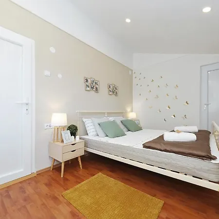 Relax House Casa De Familia Дом отдыха Вир