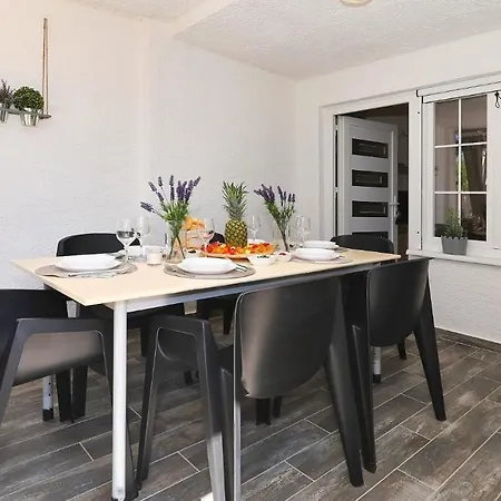 Holiday home Relax House Casa De Familia Vir